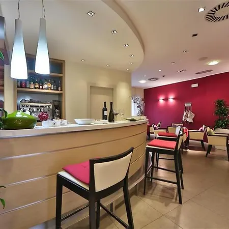 Western Palace Hotell 4*