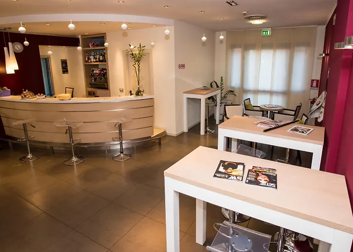 Western Palace מלון 4*