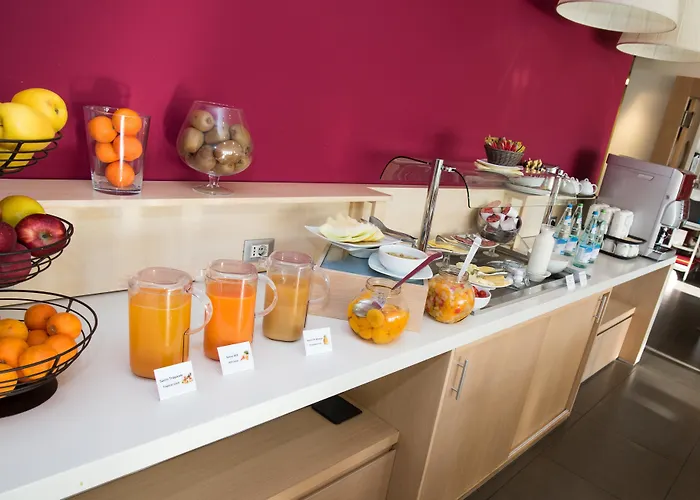 Western Palace מלון