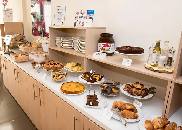 Western Palace מלון